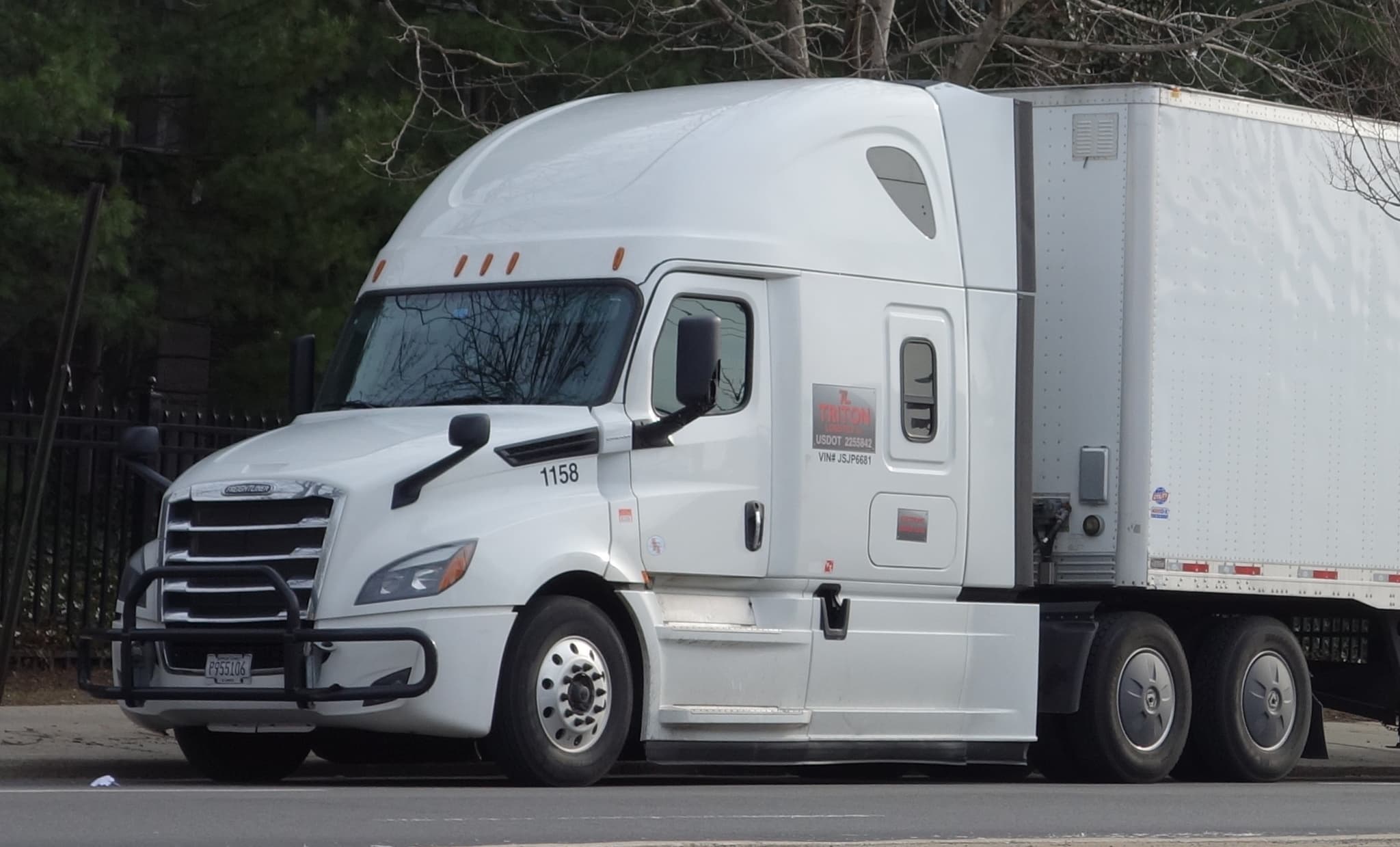2019 Freightliner Cascadia — 450K Miles, Detroit DD15